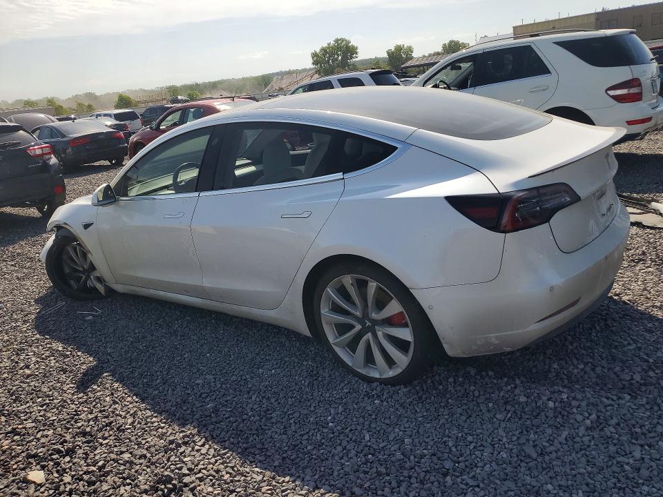 Foto 2 de la subasta – 2018 TESLA MODEL 3 con VIN 5YJ3E1EB3JF081352