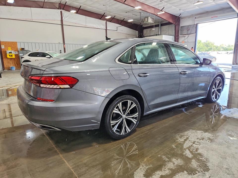 Photo 3 from auction – 2022 VOLKSWAGEN PASSAT with VIN 1VWSA7A39NC004350