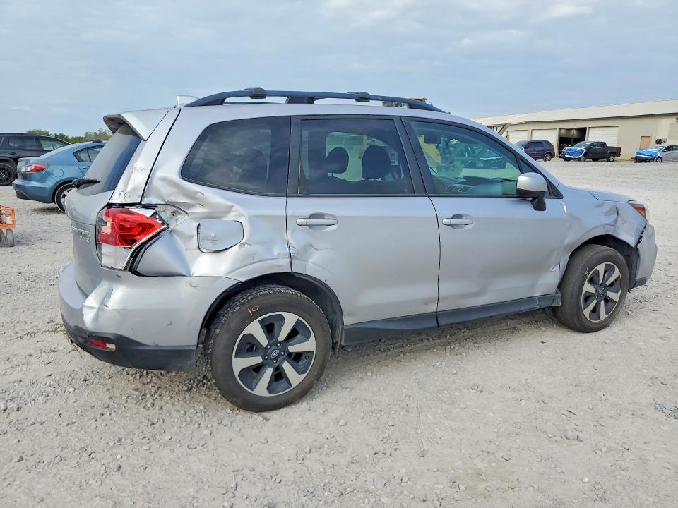 صورة رقم 3 من المزاد - 2017 SUBARU FORESTER مع VIN JF2SJAEC9HH800972