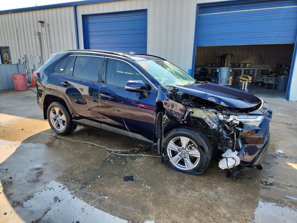 Photo 4 from auction – 2022 TOYOTA RAV4 with VIN 4T3RWRFV6NU055715