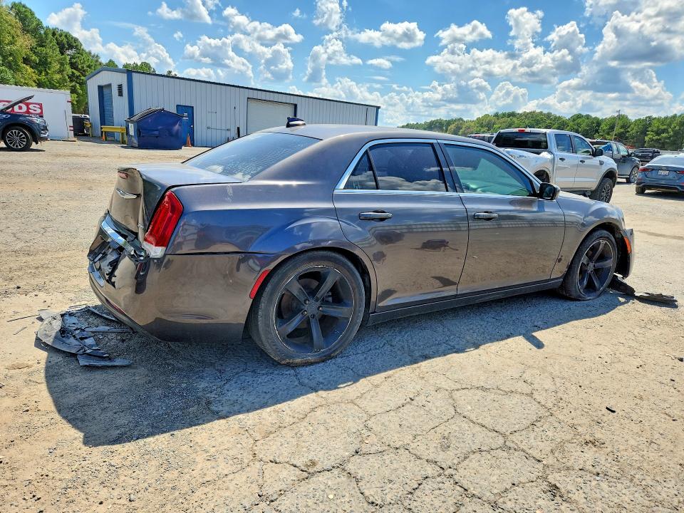 Photo 3 from auction – 2015 CHRYSLER 300 with VIN 2C3CCAAG9FH853916