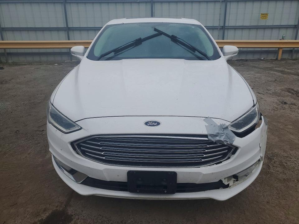 Photo 5 from auction – 2017 FORD FUSION with VIN 3FA6P0T92HR127592