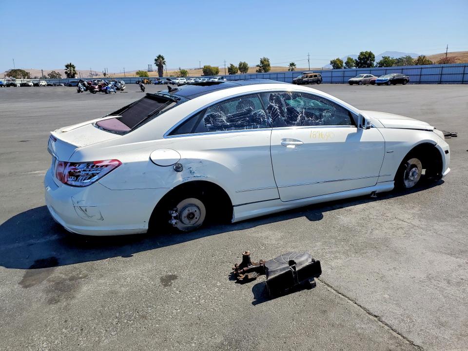 Снимка 3 от търг – 2012 MERCEDES-BENZ E с VIN WDDKJ7DB0CF157058