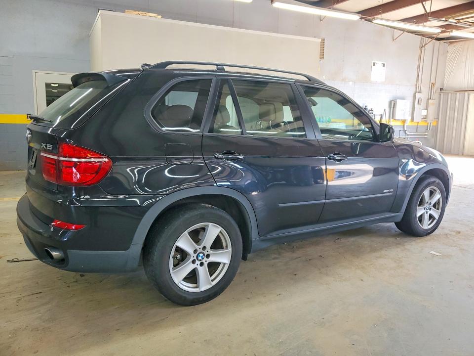 Foto 3 de la subasta – 2013 BMW X5 con VIN 5UXZV4C54D0E11769