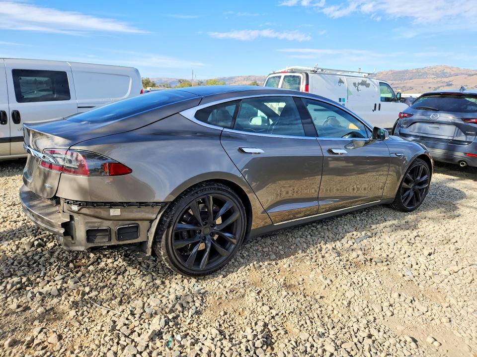 Photo 3 from auction – 2015 TESLA MODEL S with VIN 5YJSA1H22FF090084