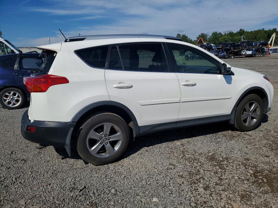 Photo 3 from auction – 2015 TOYOTA RAV4 with VIN JTMRFREV4FD160916