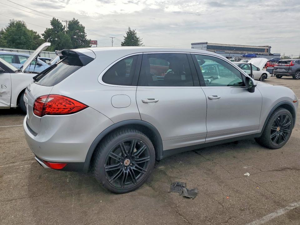 Photo 3 from auction – 2012 PORSCHE CAYENNE with VIN WP1AB2A25CLA45284