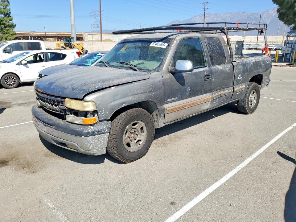 CHEVROLET SILVERADO 2002 with VIN 2GCEC19V321372652 - Photo from auction