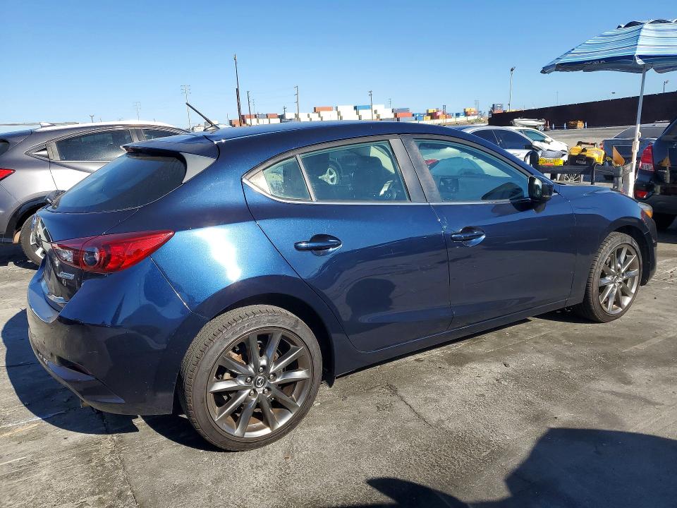 Foto 3 de la subasta – 2018 MAZDA 3 con VIN 3MZBN1L36JM270416