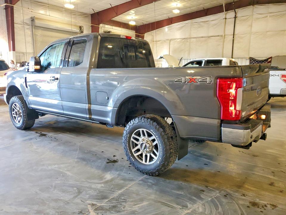 Foto 2 de la subasta – 2017 FORD F250 con VIN 1FT7X2B63HEE26061