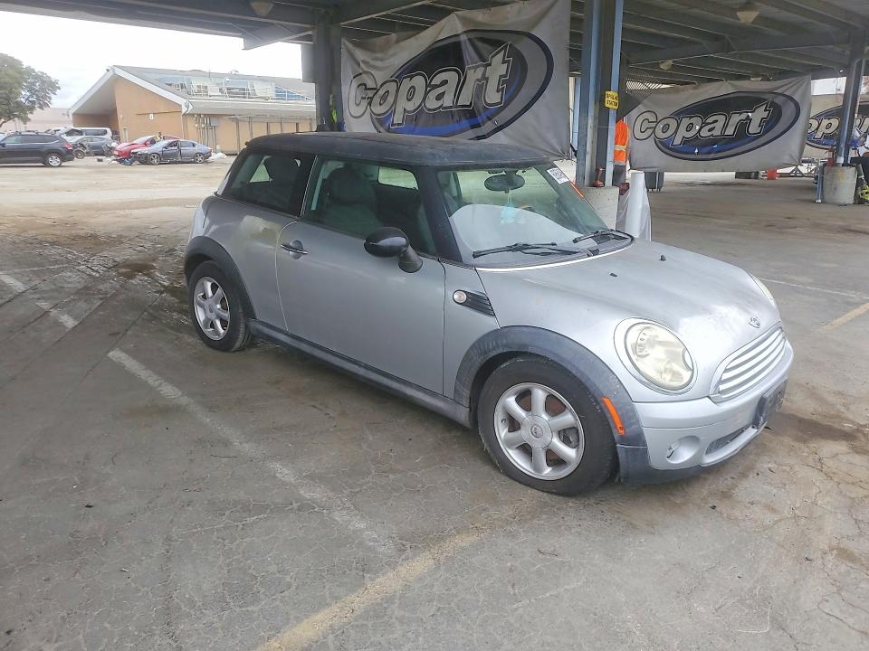 Zdjęcie 4 z aukcji – 2009 MINI COOPER z VIN WMWMF33549TW75965
