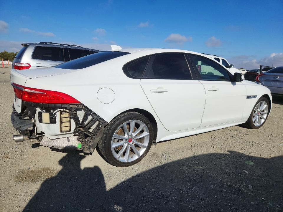 Photo 3 from auction – 2016 JAGUAR XF with VIN SAJBF4BV5GCY16283