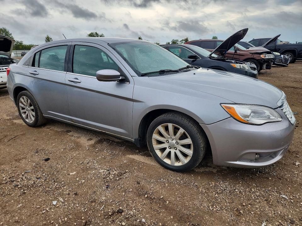 Photo 4 from auction – 2014 CHRYSLER 200 with VIN 1C3CCBBG1EN144794