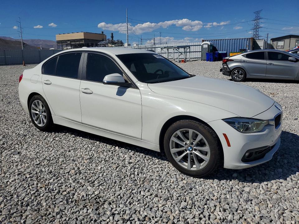 Zdjęcie 4 z aukcji – 2018 BMW 320 z VIN WBA8A9C59JK623132