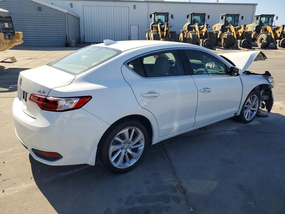 Photo 3 from auction – 2017 ACURA ILX with VIN 19UDE2F72HA015433
