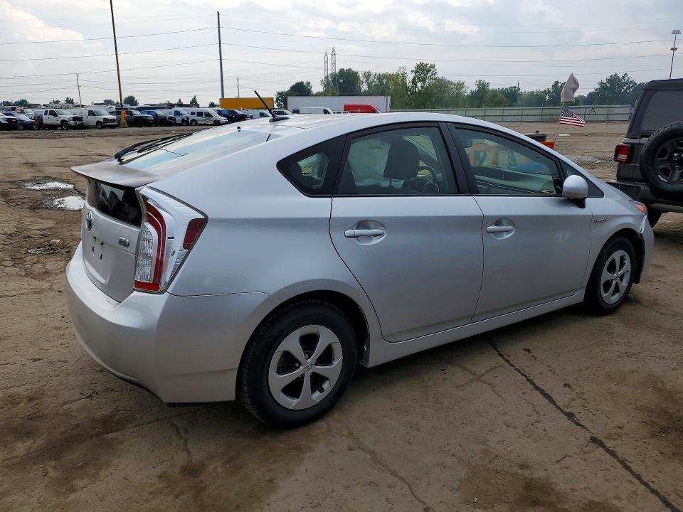Снимка 3 от търг – 2015 TOYOTA PRIUS с VIN JTDKN3DU4F1997676