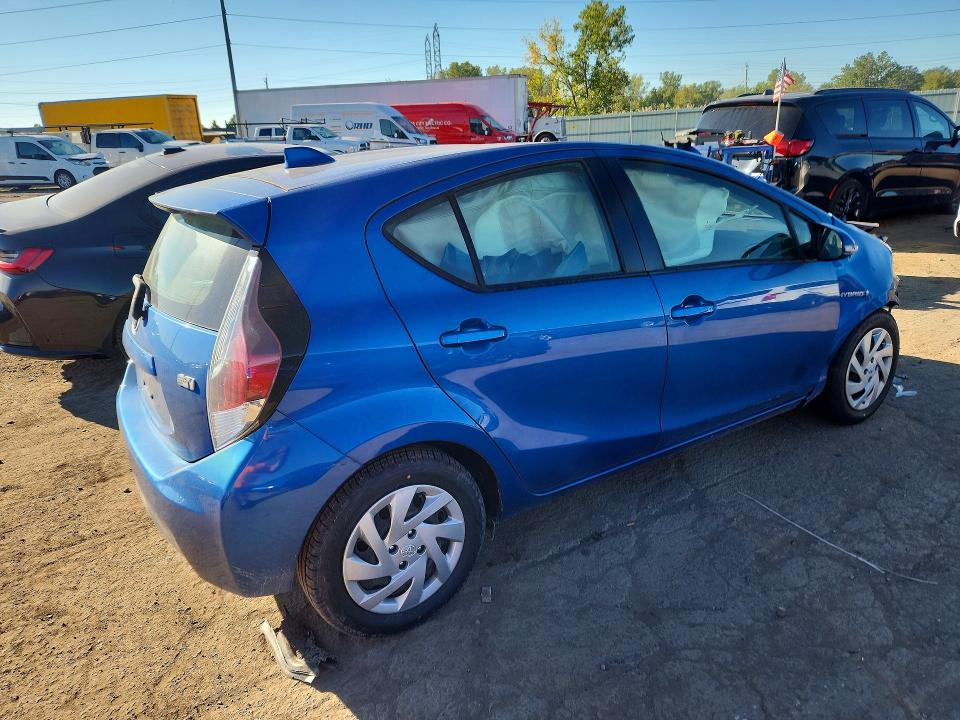 Снимка 3 от търг – 2015 TOYOTA PRIUS C с VIN JTDKDTB35F1575560