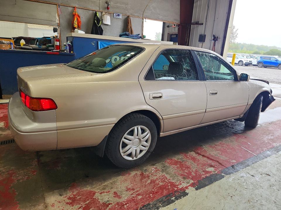 Photo 3 from auction – 2000 TOYOTA CAMRY with VIN 4T1BG22K2YU730023