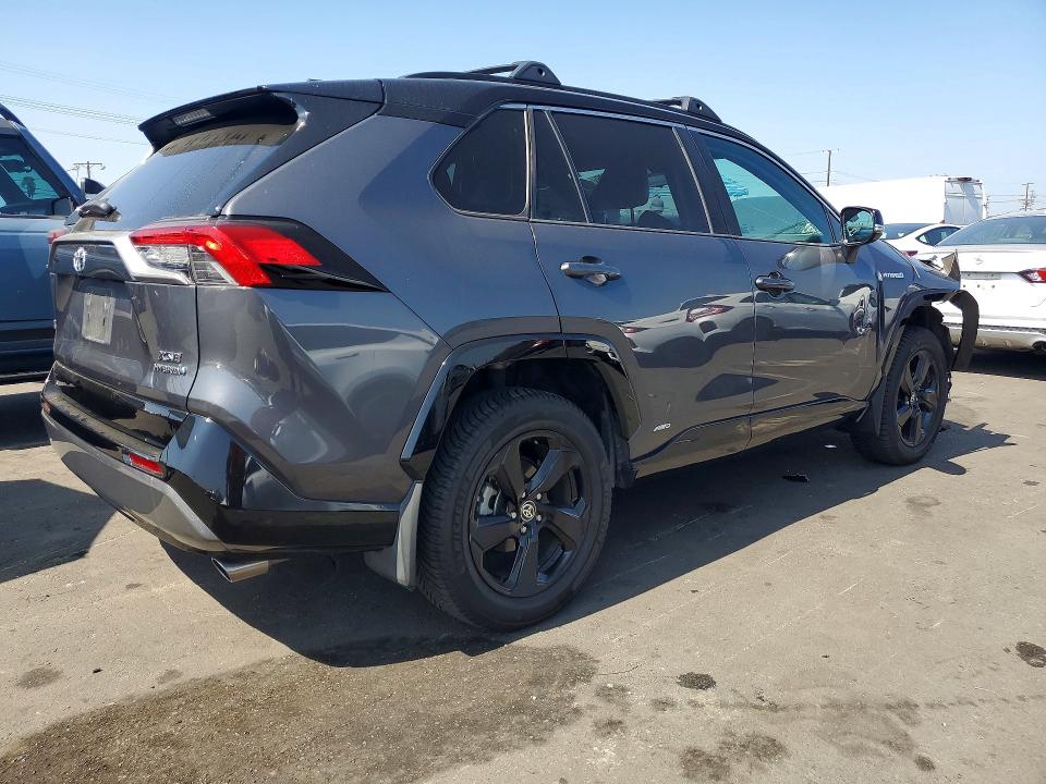 Photo 3 from auction – 2021 TOYOTA RAV4 with VIN 2T3E6RFV0MW012887