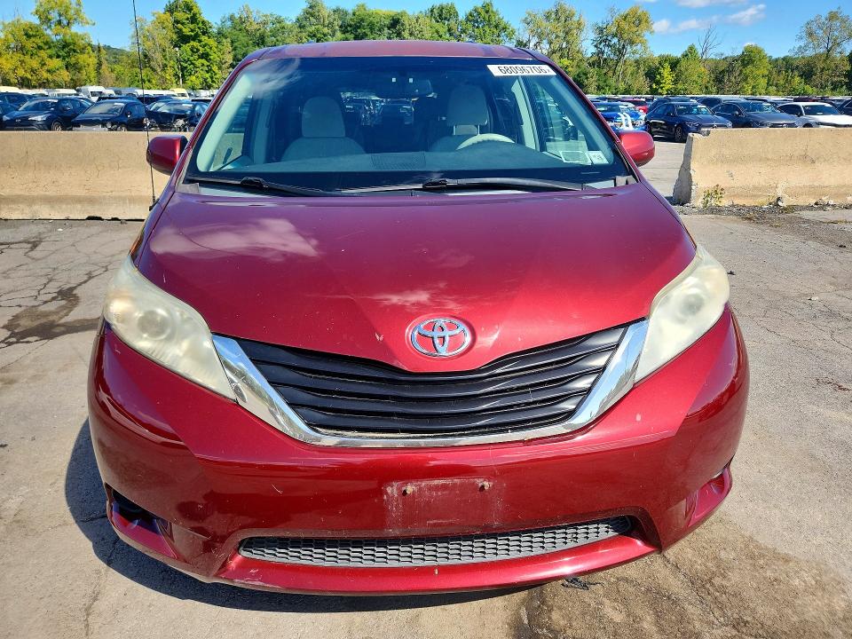 Photo 5 from auction – 2011 TOYOTA SIENNA with VIN 5TDKK3DC1BS106790