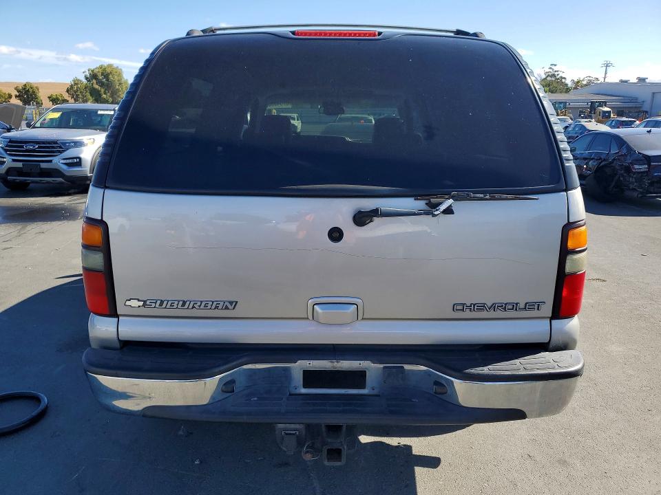 Photo 6 from auction – 2004 CHEVROLET SUBURBAN with VIN 3GNFK16TX4G150265