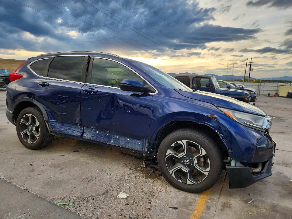 Фото 4 с аукциона – 2018 HONDA CR-V с VIN 7FARW2H90JE082484