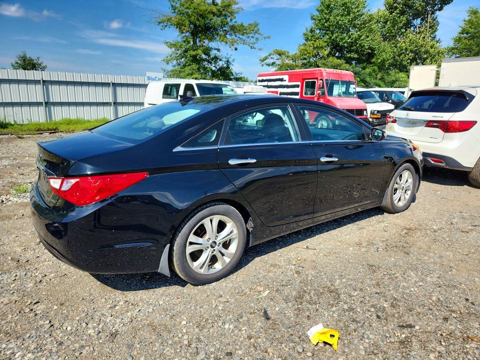 Photo 3 from auction – 2013 HYUNDAI SONATA with VIN 5NPEC4AC3DH704313