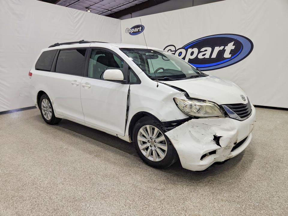 Photo 4 from auction – 2012 TOYOTA SIENNA with VIN 5TDJK3DC4CS044301