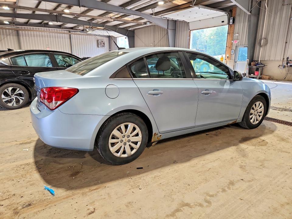 Photo 3 from auction – 2011 CHEVROLET CRUZE with VIN 1G1PC5SH6B7139686