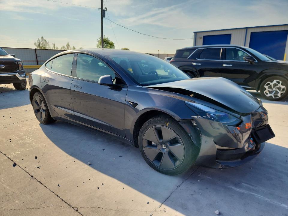 صورة رقم 4 من المزاد - 2022 TESLA MODEL 3 مع VIN 5YJ3E1EB1NF171993