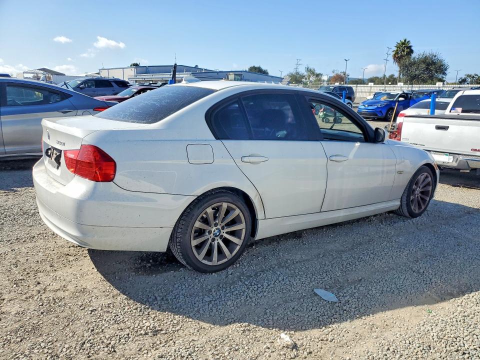 Photo 3 from auction – 2011 BMW 328 with VIN WBAPH5C57BA446345