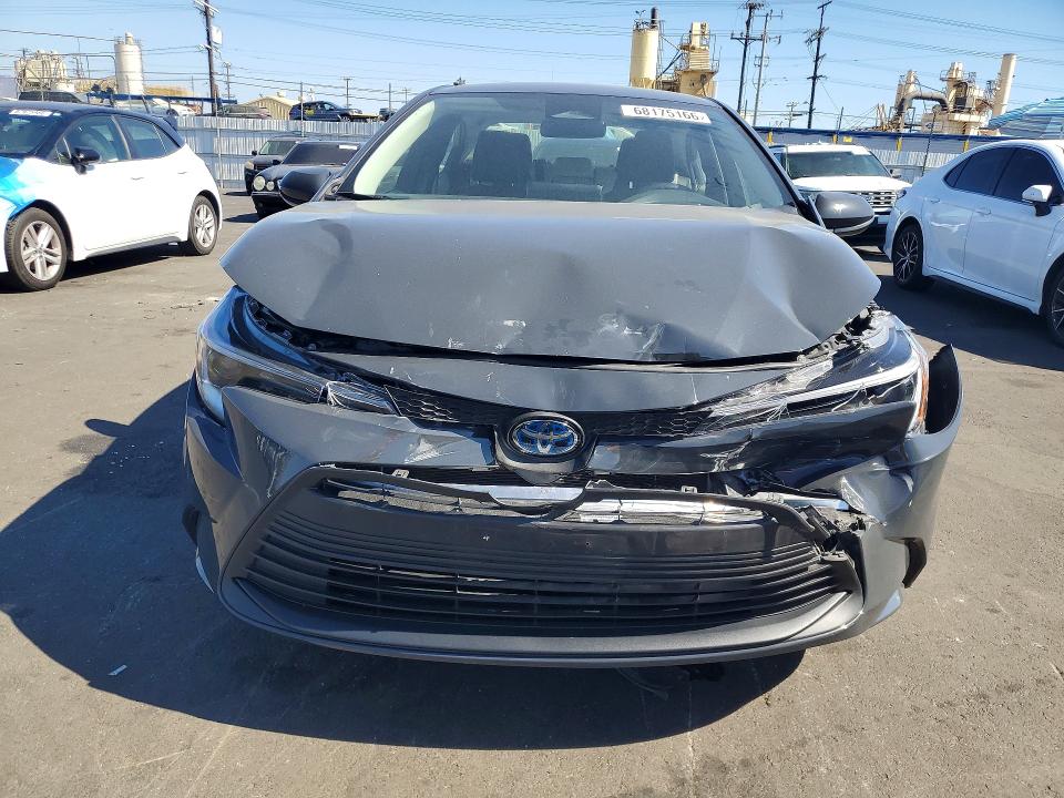 Снимка 5 от търг – 2025 TOYOTA COROLLA HYBRID с VIN JTDBCMFE8S3106370