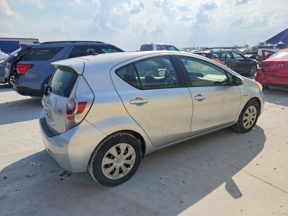 Photo 3 from auction – 2013 TOYOTA PRIUS C with VIN JTDKDTB33D1056021