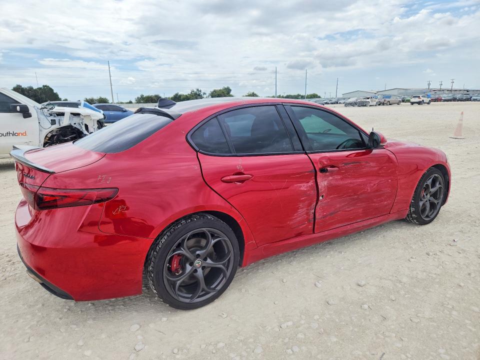 Photo 3 from auction – 2018 ALFA ROMEO GIULIA with VIN ZARFAEEN1J7570287