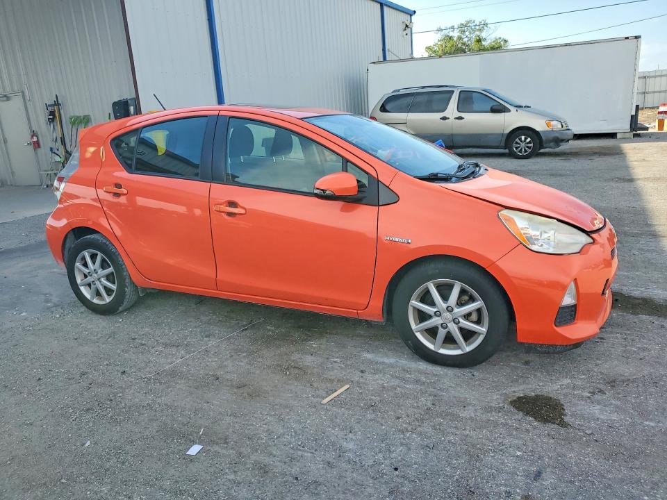 Photo 4 from auction – 2013 TOYOTA PRIUS C with VIN JTDKDTB35D1048311