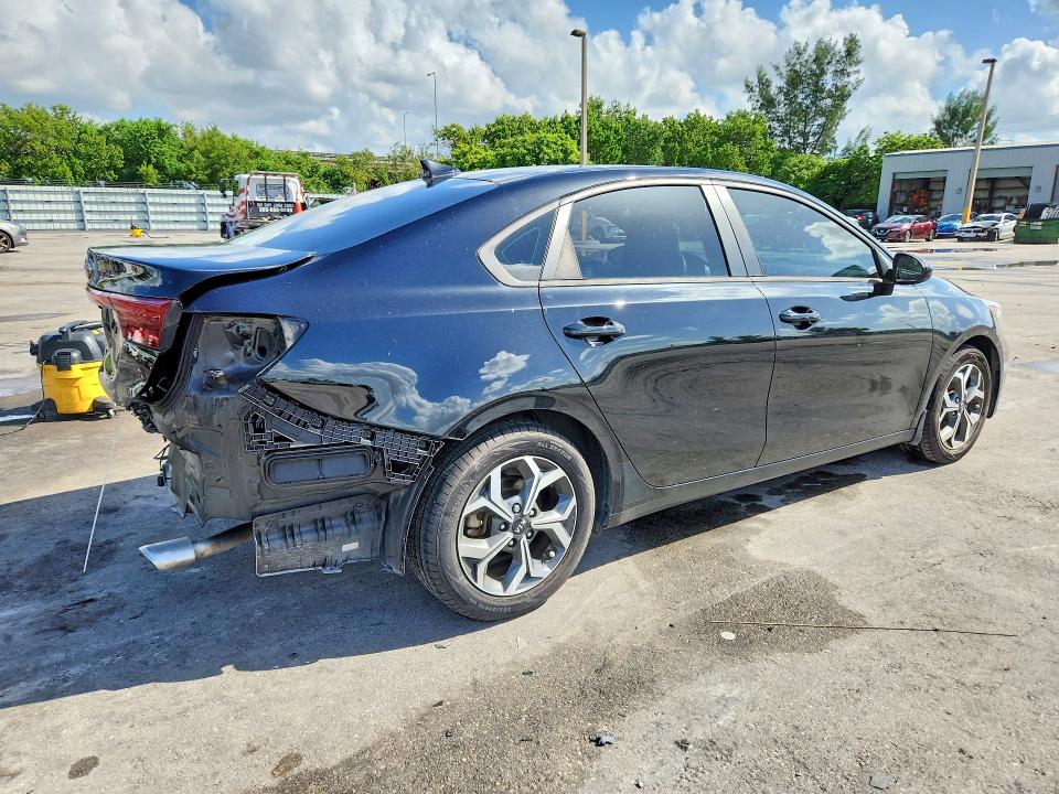 Photo 3 from auction – 2021 KIA FORTE with VIN 3KPF24AD8ME337039