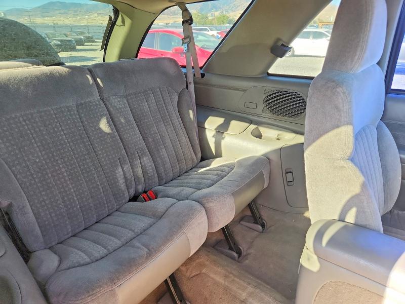 Photo 10 from auction – 2000 CHEVROLET BLAZER with VIN 1GNCT18W0YK104630