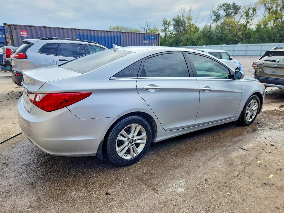 Photo 3 from auction – 2012 HYUNDAI SONATA with VIN 5NPEB4AC6CH469021