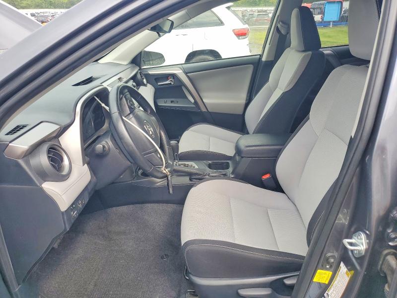 Photo 7 from auction – 2018 TOYOTA RAV4 with VIN JTMRFREV1JD245740