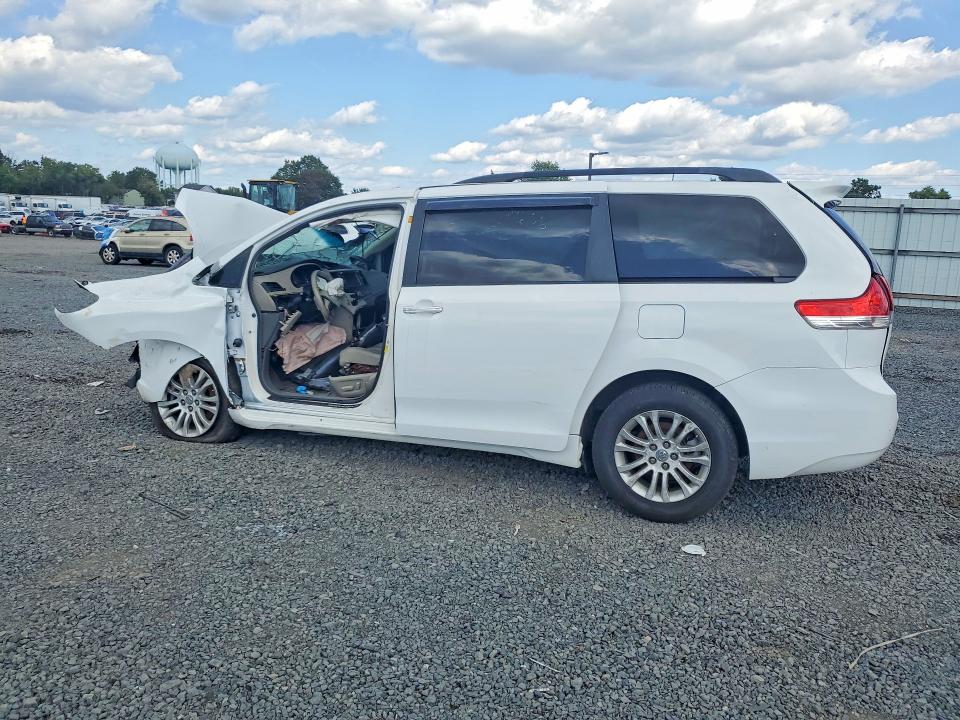 Photo 2 from auction – 2012 TOYOTA SIENNA with VIN 5TDYK3DC0CS189432
