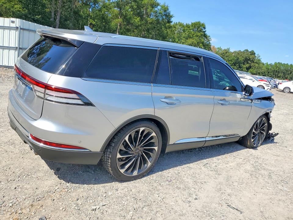 Photo 3 from auction – 2020 LINCOLN AVIATOR with VIN 5LM5J7XC9LGL34236