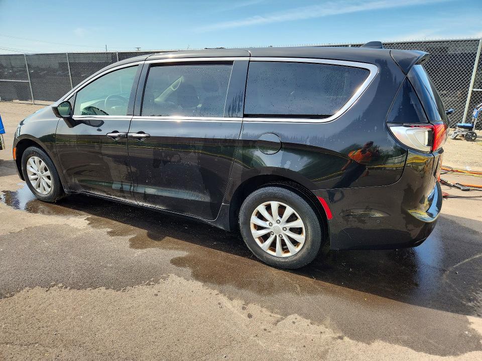 Photo 2 from auction – 2019 CHRYSLER PACIFICA with VIN 2C4RC1FG0KR559534