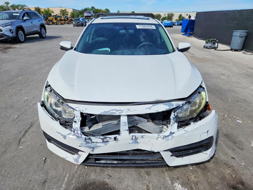 Снимка 5 от търг – 2017 HONDA CIVIC с VIN 19XFC2F71HE003901