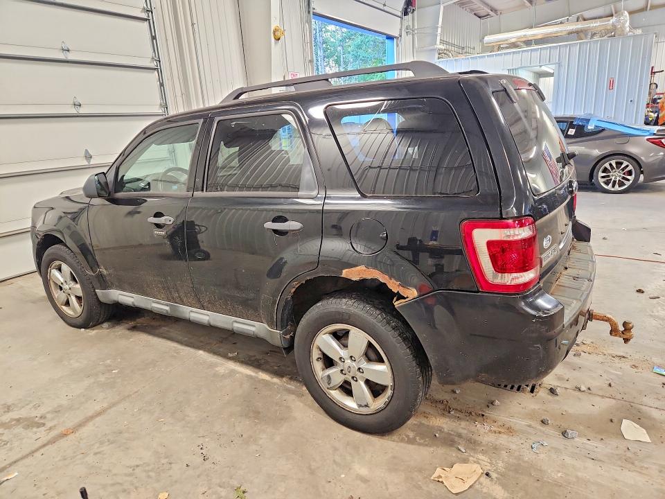 Photo 2 from auction – 2010 FORD ESCAPE with VIN 1FMCU9D77AKB52839