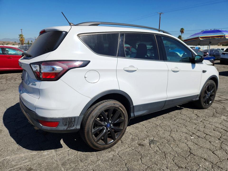 Снимка 3 от търг – 2018 FORD ESCAPE с VIN 1FMCU0GD9JUB14322