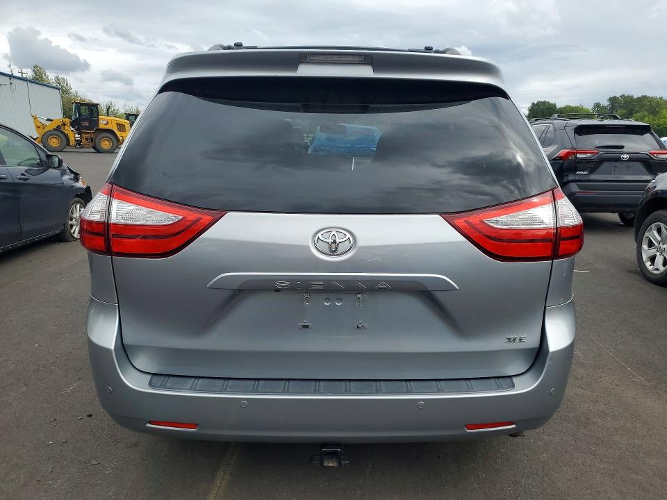 Photo 6 from auction – 2017 TOYOTA SIENNA with VIN 5TDYZ3DCXHS826412