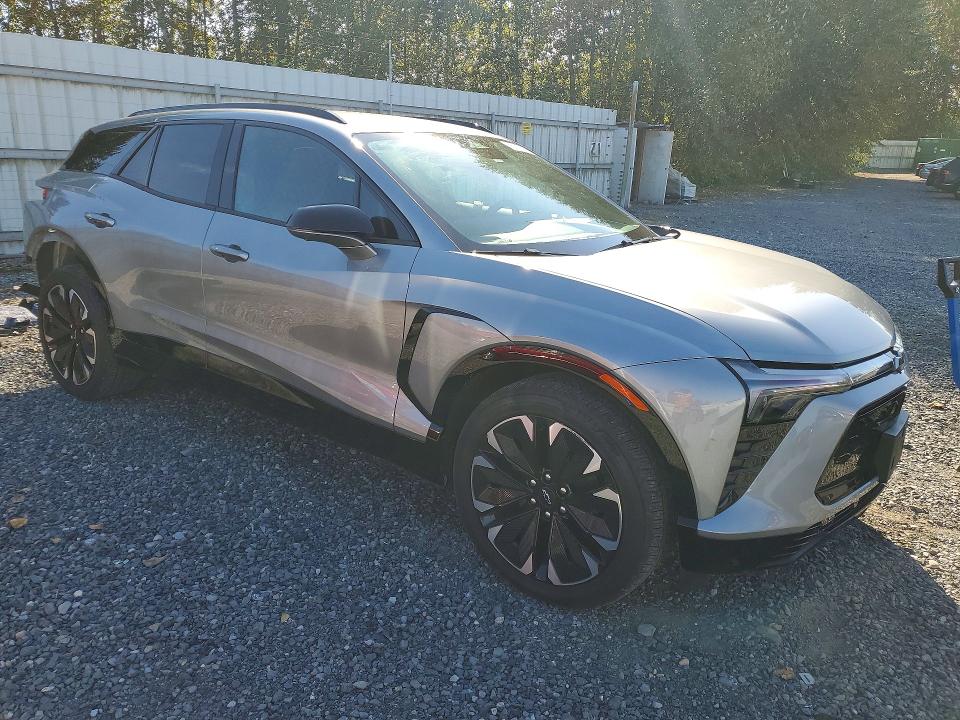 Photo 4 from auction – 2024 CHEVROLET BLAZER with VIN 3GNKDCRJ0RS176876