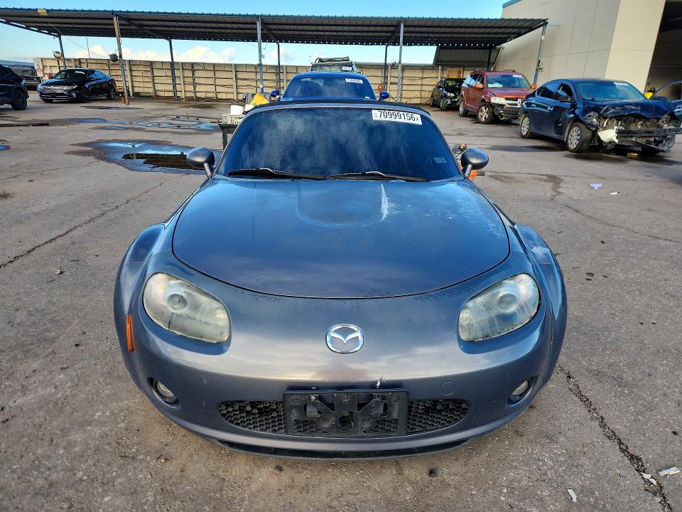 Снимка 5 от търг – 2006 MAZDA MX-5 MIATA с VIN JM1NC25F360117490