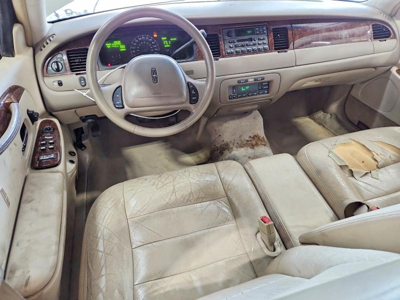 Photo 8 from auction – 2001 LINCOLN TOWN CAR with VIN 1LNHM81W91Y712434