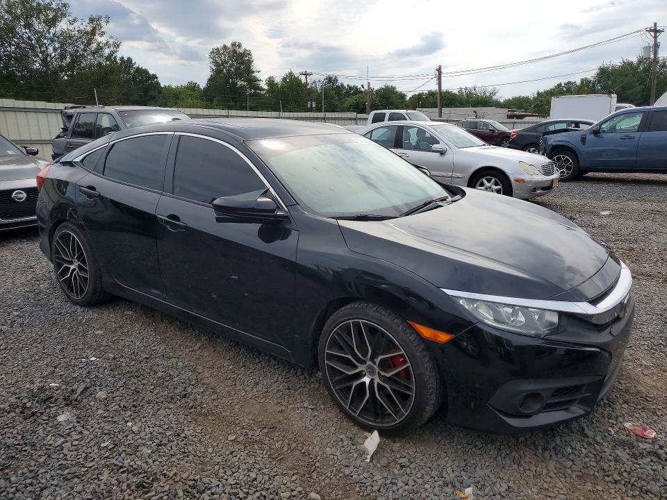 Photo 4 from auction – 2017 HONDA CIVIC with VIN 2HGFC1F3XHH654604
